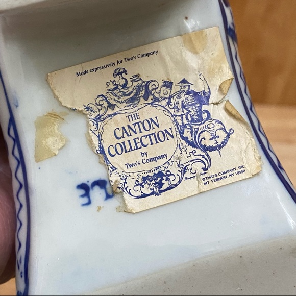 Vintage The Canton Collection by Two’s Co Blue & White Porcelain Boots Planter - Picture 13 of 14